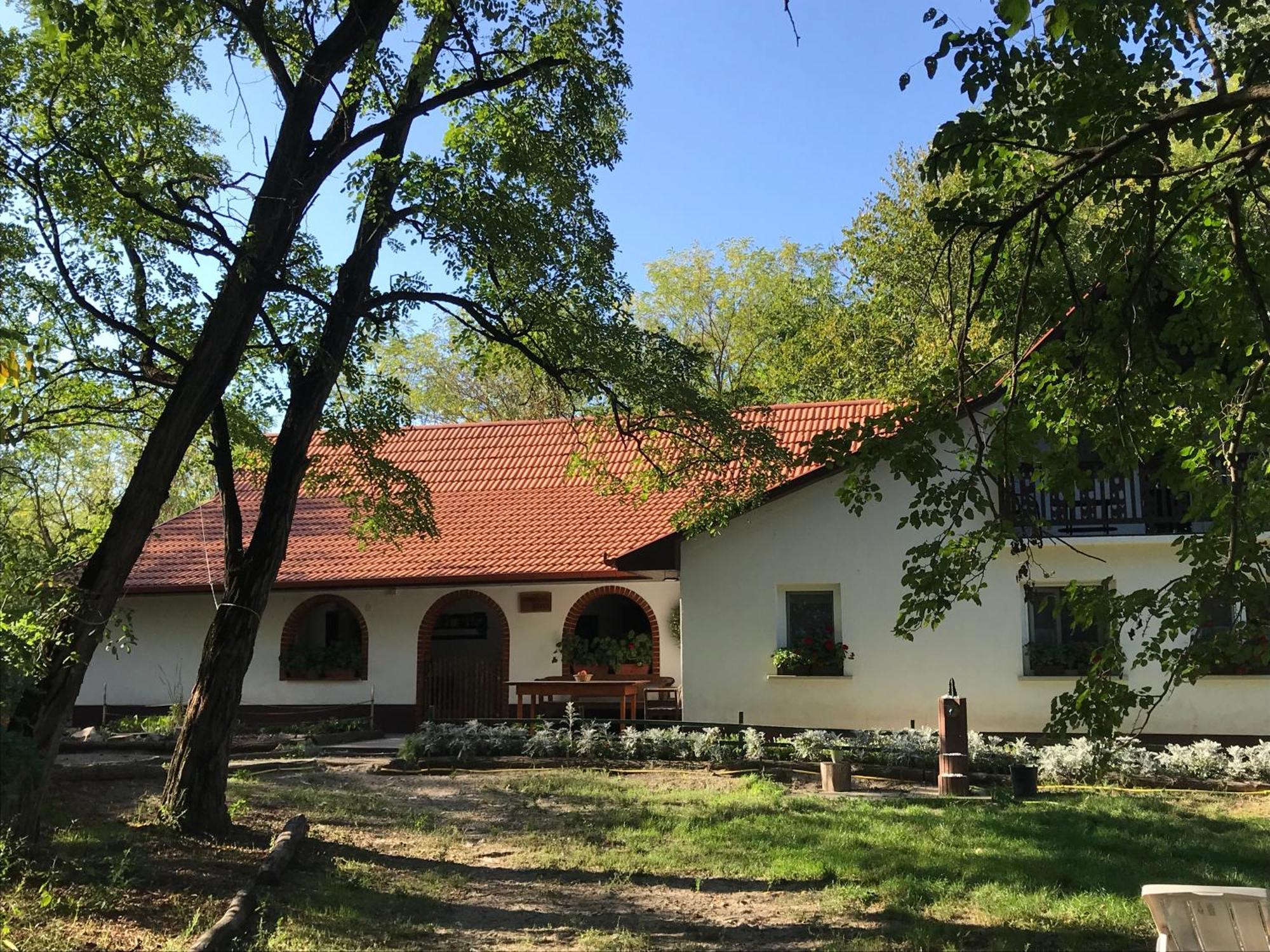 Tornacos Tanya Vendeghaz*** Es Gasztroporta Aparthotel Kiskunmajsa Bagian luar foto