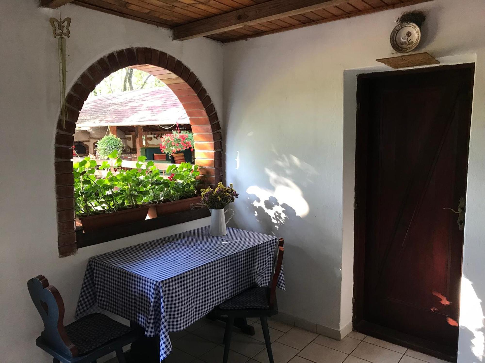 Tornacos Tanya Vendeghaz*** Es Gasztroporta Aparthotel Kiskunmajsa Bagian luar foto